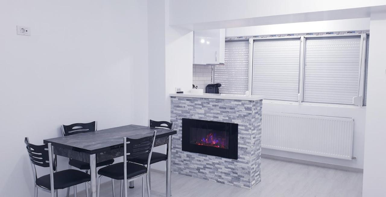 White Apartament, Brăila Esterno foto
